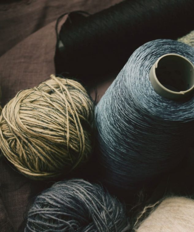 Knitting threads set
